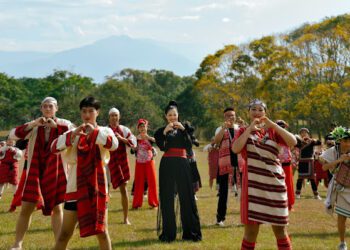 金曲原民歌手姑慕·巴紹全新單曲MV 號召南投 11 個族群齊聚拍攝 呈現百人歌舞歡欣場面