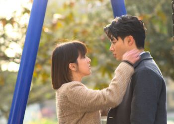 蘇晏霈、羅子惟公園「一吻定情」！學弟緊張到唇發抖　抓包「親錯位」現場羞翻