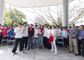 告五人回母校捐樂器圓學弟妹音樂夢  暖心預告盼設立獎學金