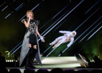 孫燕姿睽違12年重返香港開唱 鄭秀文驚喜現「聲」 分享不為人知小故事