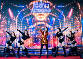 《高雄有顆藍寶石》電影高雄首映重現秀場盛況 王彩樺映後淚謝豬哥亮提攜