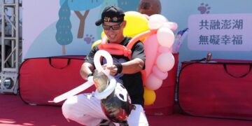 職業軍人轉戰澎湖造型氣球藝術 客製化佈置與表演點亮活動現場