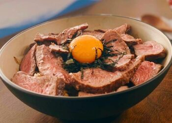 馬公美食店家 從紅燒海鮮烏龍麵到日式丼飯餐桌選擇