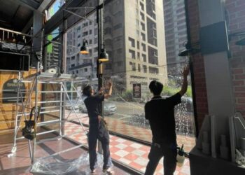 台北大樓隔熱紙 玻璃貼膜阻絕紫外線 免拉窗簾坐擁落地窗景