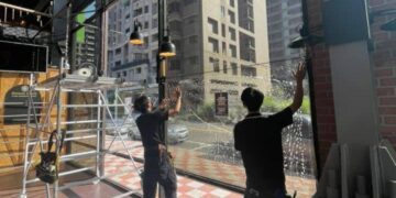 台北大樓隔熱紙 玻璃貼膜阻絕紫外線 免拉窗簾坐擁落地窗景