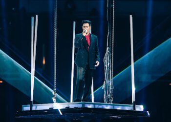 情歌王子愛開玩笑 被喊脫！周興哲秒脫外套自評「還行」 全場暴動尖叫炸裂