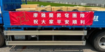 低調現身白沙屯進香　神秘美歸女企業家再被捕捉身影