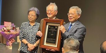 自然與人文雙美　中央大學頒贈「黃春明小行星」