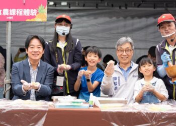 賴總統出席「凱道農玩節」與親子同樂 大力行銷臺灣在地農產品