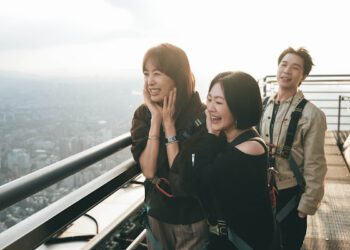 小S闖台北101點燈宣傳「S姐回歸」賈永婕開條件：妳敢爬外面我就敢放！