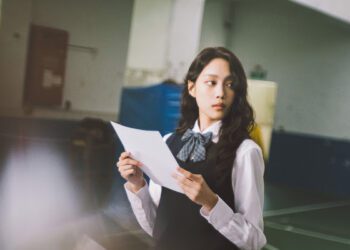 清新女聲鄭馥儀2026年全新《校園三部曲》 MV邀AcQUA源少年李秉諭演學長