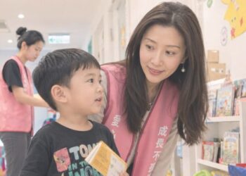 成長不孤單團隊走訪嘉義家扶中心 以物資捐助與陪伴關懷兒少成長 負責人詠琳：曾經被幫助的人，更懂得在能力所及時把善意傳出去