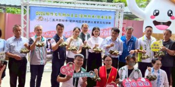 端午節夯粽直送 美女議員參選人高乃芸展行動力 西螺農會傳愛樹林