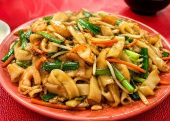 大湖排隊熱炒名店在郵局旁 牛肉炒飯到爆炒山豬肉 讓顧客不斷回訪