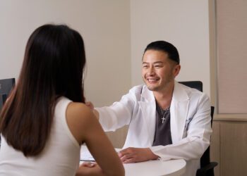 電波療程成緊緻保養討論焦點 醫師提醒：完整術前規劃與原廠防偽同樣重要