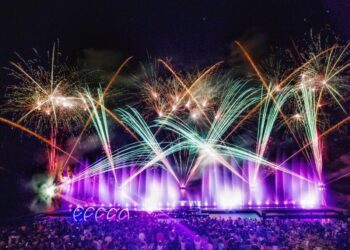 2026碧潭水舞季超詳細攻略 巨型水幕、LED發光地磚、300秒煙火與市集一次玩