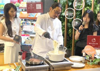 不用飛首爾！《黑白大廚》金度潤攜手阿舍推星級拌麵 百元爽吃米其林