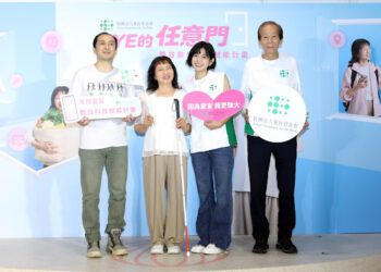 米可白挺愛盲數位計畫 蒙眼用AI挑自助餐超驚訝