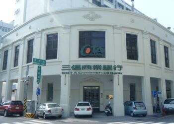 板信「股東家族投資」說法引爆爭議　律師：銀行法第25條漏洞被打開