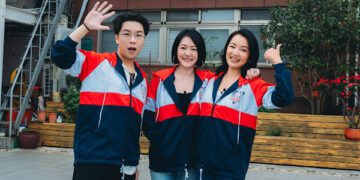 小S、阿雅驚喜合體 穿制服重返華岡藝校