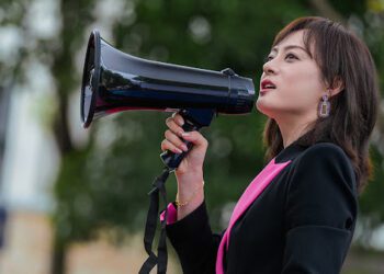 孫儷放飛演技成「浮誇女王」　遭鄧超吐槽「嗓門不用那麼大」