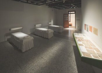 國家攝影文化中心「黯像：看見不見」展覽 開啟攝影與非視覺的多感官對話
