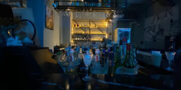 埔里餐酒館新選擇 港風外觀結合海洋主題 打造南投微醺夜生活空間