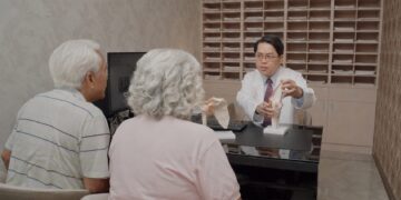 髖骨卡卡、起身不順？ 鄧翔駿醫師談髖關節退化常見症狀與健康管理