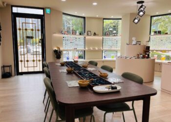 電商轉戰桃園區水晶專賣店 親手挑選珠材 打造專屬水晶手鍊