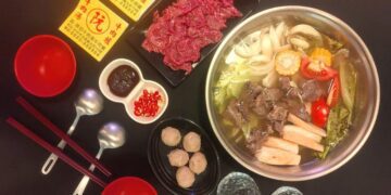 台中中區人氣牛肉爐 牛骨熬製香潤湯底 美澳和牛涮出粉嫩色澤