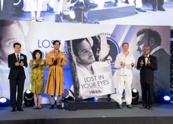 超自然驚悚電影《拾荒法師》赴泰國宣傳！「何超亂髮髒臉」驚豔全場
