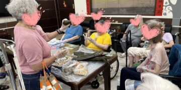 共學與你端午公益活動走進照護現場 陪伴長輩一起包粽，讓節慶的味道回到生活裡