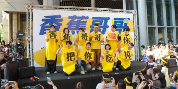 香蕉哥哥舉辦首場個唱 驚見《大頭小狀元》現身淚灑舞台！
