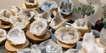 桃園中壢精品珠寶店 嚴選水晶、翡翠、晶洞與高級寶石 打造安心選品體驗