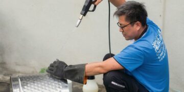家電異味別只擦表面 高雄到府清潔團隊解析冷氣、洗衣機拆洗重點
