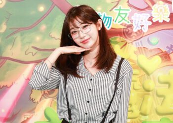 李珠珢愛心爆棚！義賣眼鏡、恐龍裝募近10萬全捐浪浪