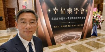 告別台下等待的人生！許銘川用「幸福專案」引路 陪伴長輩活出亮眼老後日子