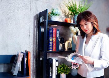 曾在美搭飛機遭歧視  周玉琴靠「主播級溝通術」讓空服員改觀