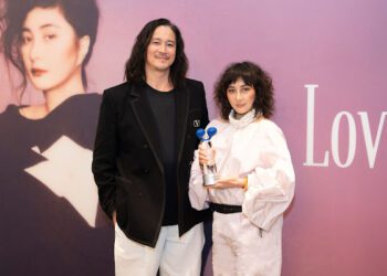 潔癖何超拍《拾荒法師》崩潰  導演說「垃圾是假的」  結果全是真垃圾