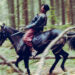 《希望:末日血戰》趙寅成曬黑蓄鬍爆野性 頂膝傷玩命騎真馬