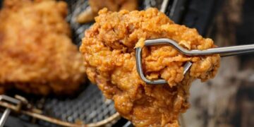 大里美食 炸雞翅與雞腿現炸出爐 學生最愛平價選擇