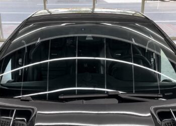 宜蘭汽車隔熱紙職人創業 近十年施工經驗 把關前擋與全車細節