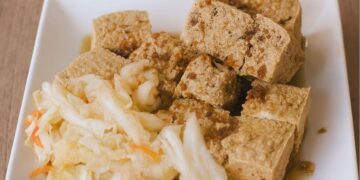 旅遊必吃花蓮臭豆腐！現炸現切、外酥內軟 經典風味不容錯過