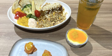 鮭魚配芒果!美威鮭魚跨界推出「鮮芒香料花椰米」 打造海島風熱帶饗宴