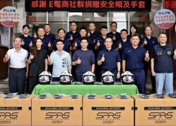 高景宸總監推動警民合作 捐贈安全帽、防護手套　用實際行動守護第一線執勤安全
