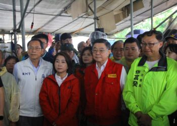 卓揆至屏東苦瓜產地關心豪雨農業災損 農業部全力協助農產業復耕復建