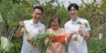 郭子乾傳承愛心給下一代　首度攜兒郭德君做公益感動紅眼眶