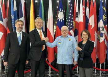 波蘭前總統華勒沙與外交部新進學員座談，鼓勵年輕世代建立美好世界新秩序