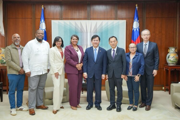 外交部長林佳龍接見貝里斯教育部次長馬希雅及貝里斯大學校長博拉修訪團一行 外交部長林佳龍接見貝里斯教育部次長馬希雅及貝里斯大學校長博拉修訪團一行