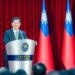 外交部舉辦2026年國際青年大使暨國合會校園大使聯合授旗授證典禮，外交部長林佳龍勉勵青年展翼走向世界